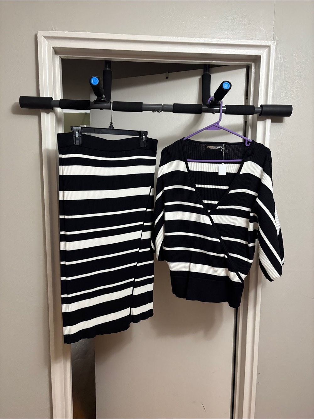 Striped Black & White Ribbed Tunic Top - Brand Unspecified